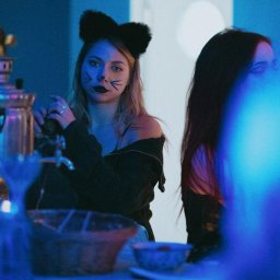 Живая музыка, танцы и лучшие коктейли в столице — "Люди в синем" Живая музыка, танцы и лучшие коктейли в столице — "Люди в синем"